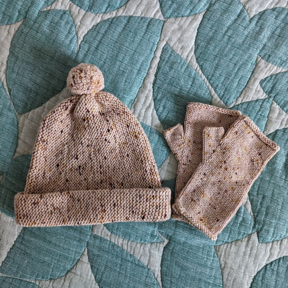Misha & Puff adult autumn confetti garter hat and hand warmers